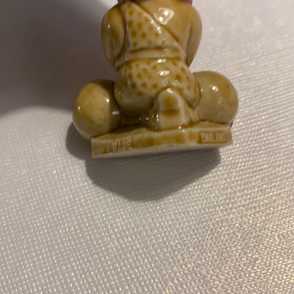 Wade of England Whimsy Miniature RingMaster StrongMan Circus FigurineCollectible - Picture 3 of 6